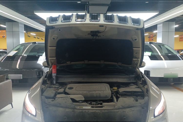 Used Jeep Cherokee 2014 2.4L Urban Edition Engine Bay