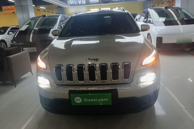 Used Jeep Cherokee 2014 2.4L Urban Edition Front