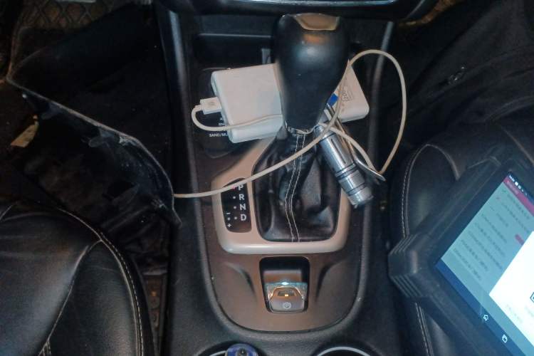 Used Jeep Cherokee 2014 2.4L Urban Edition Gear Lever