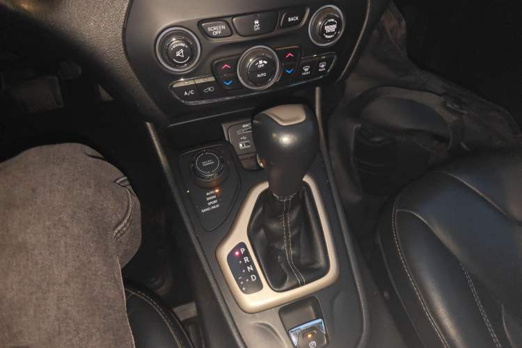 Used Jeep Cherokee 2014 2.4L Luxury Edition Gear Lever