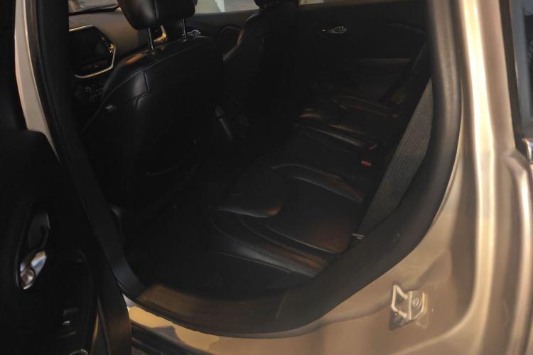 Used Jeep Cherokee 2014 2.4L Luxury Edition Left Rear Seat