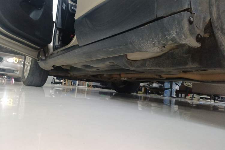 Used Jeep Cherokee 2014 2.4L Urban Edition Left Side Sill