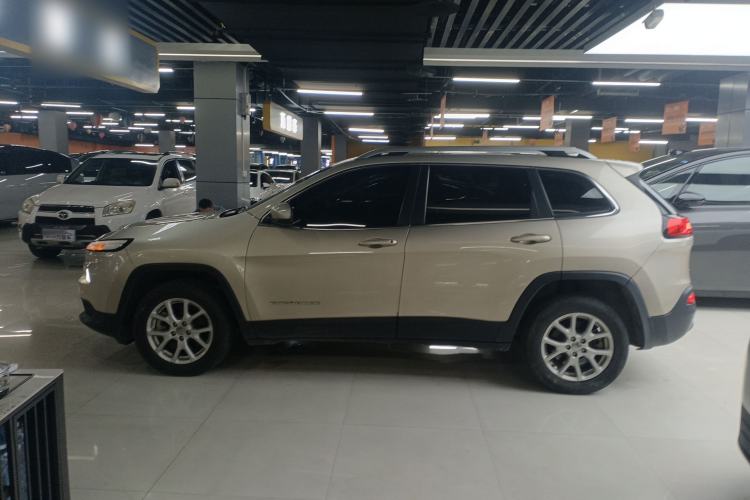Used Jeep Cherokee 2014 2.4L Urban Edition Left Side