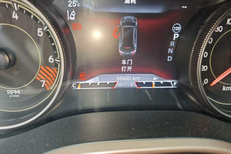 Used Jeep Cherokee 2014 2.4L Luxury Edition Odometer Close Up