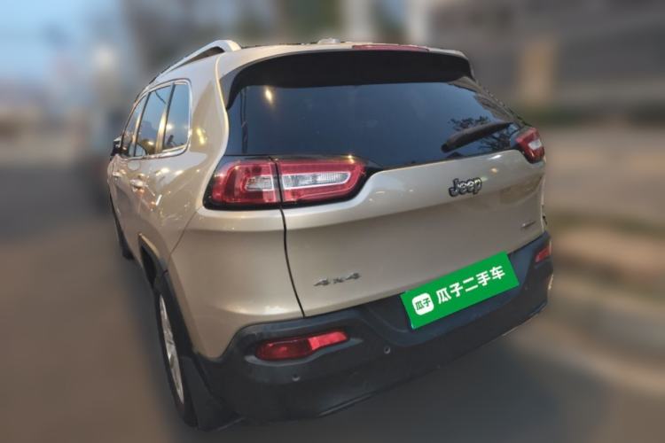 Used Jeep Cherokee 2014 2.4L Luxury Edition Rear Left 45 Deg