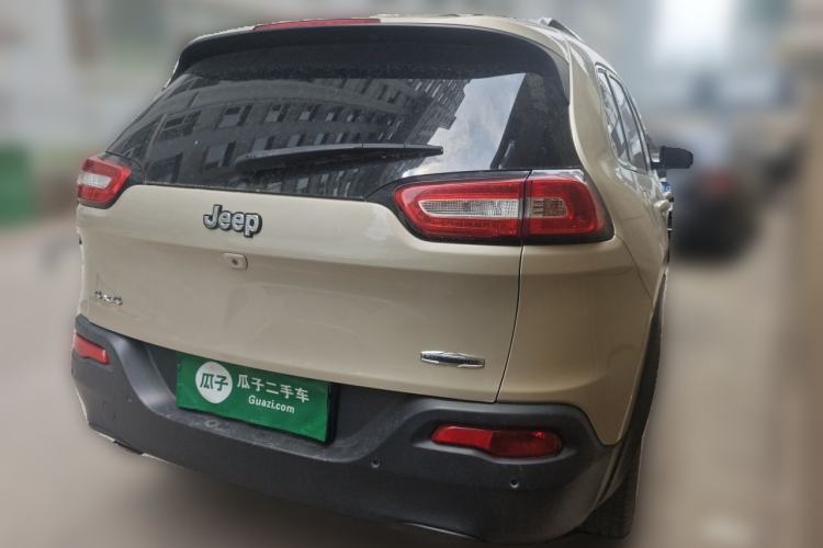 Used Jeep Cherokee 2014 2.4L Luxury Edition Rear Right 45 Deg