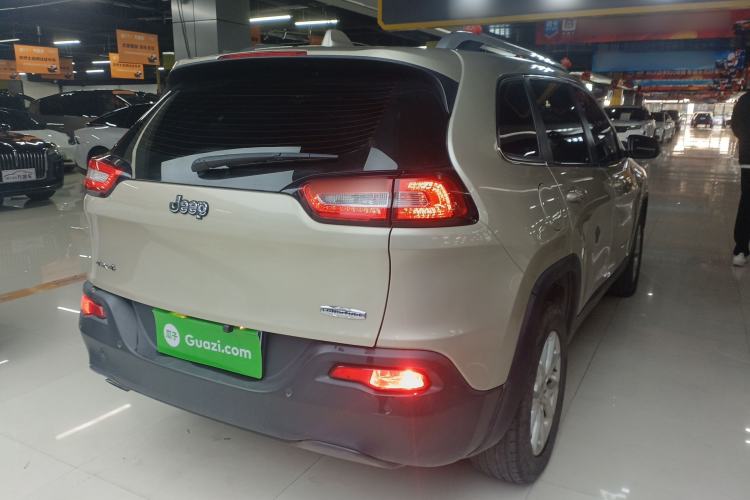 Used Jeep Cherokee 2014 2.4L Urban Edition Rear Right 45 Deg