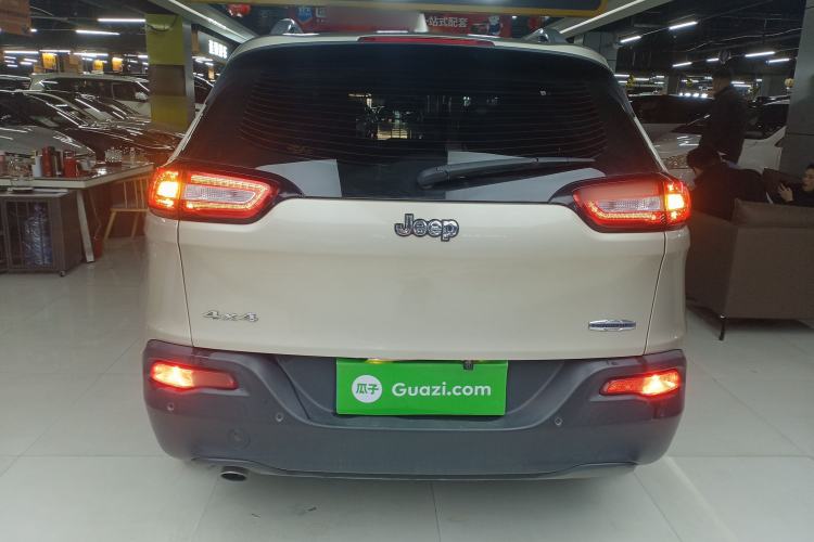 Used Jeep Cherokee 2014 2.4L Urban Edition Rear