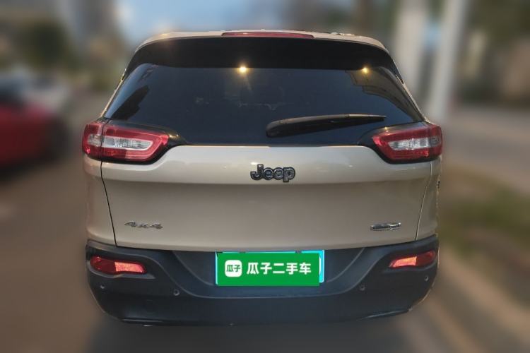 Used Jeep Cherokee 2014 2.4L Luxury Edition Rear