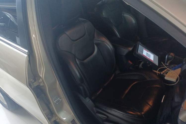 Used Jeep Cherokee 2014 2.4L Urban Edition Right Front Seat