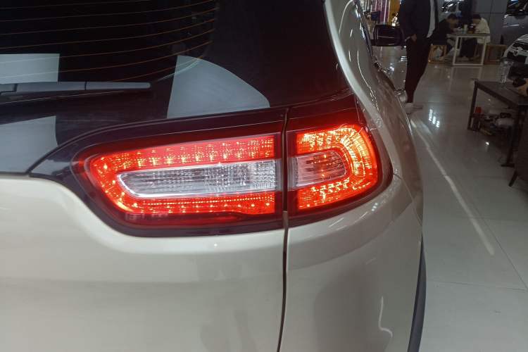 Used Jeep Cherokee 2014 2.4L Urban Edition Right Rear Taillight