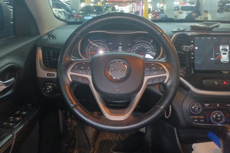 Used Jeep Cherokee 2014 2.4L Urban Edition Steering Wheel