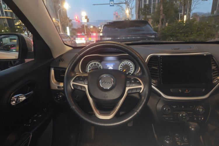 Used Jeep Cherokee 2014 2.4L Luxury Edition Steering Wheel