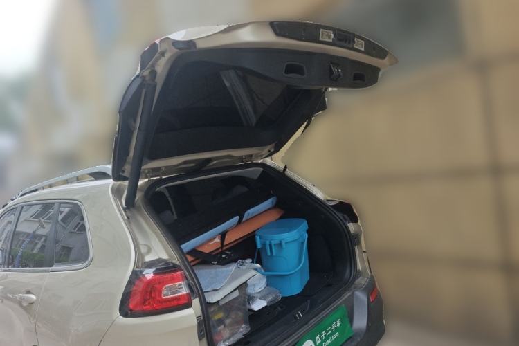 Used Jeep Cherokee 2014 2.4L Luxury Edition Trunk