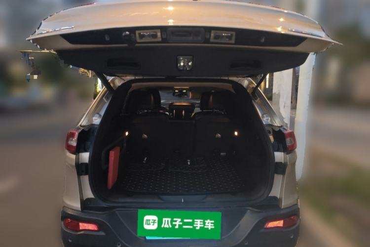 Used Jeep Cherokee 2014 2.4L Luxury Edition Trunk