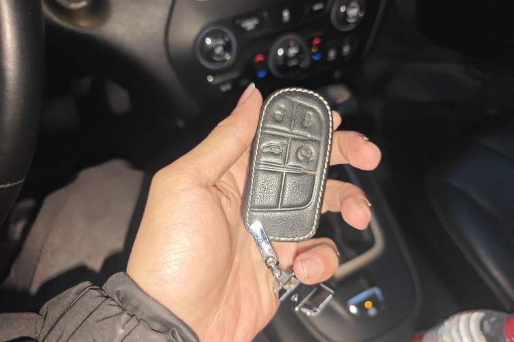 Used Jeep Cherokee 2014 2.4L Luxury Edition Vehicle Key