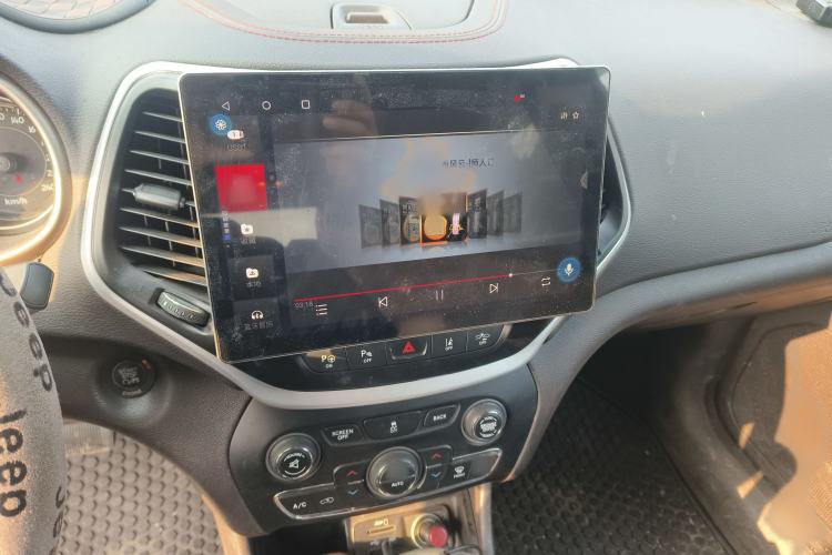Used Jeep Cherokee 2014 3.2L High-Performance Version Audio And AC Panel