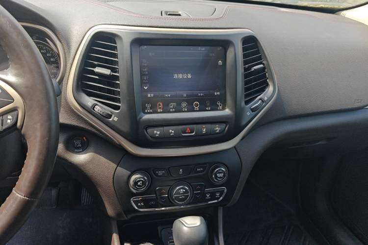 Used Jeep Cherokee 2014 2.4L High-Performance Version Audio And AC Panel