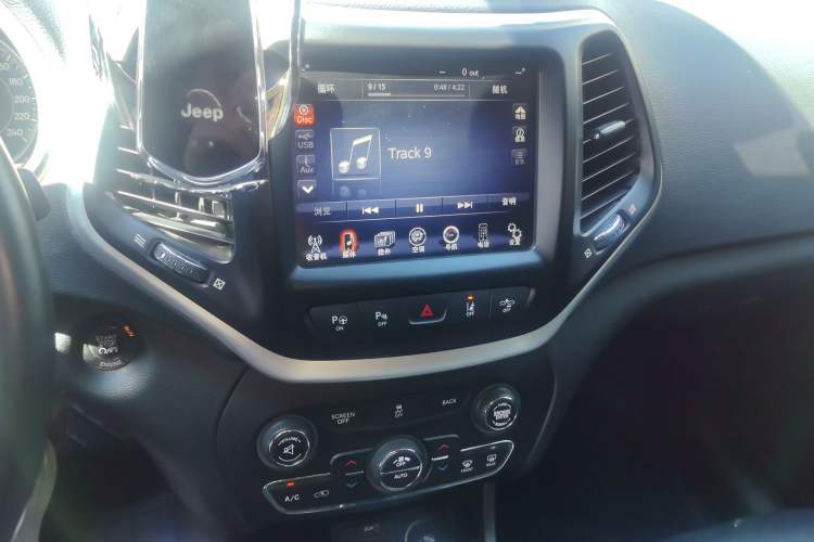 Used Jeep Cherokee 2014 3.2L High-Performance Version Audio And AC Panel