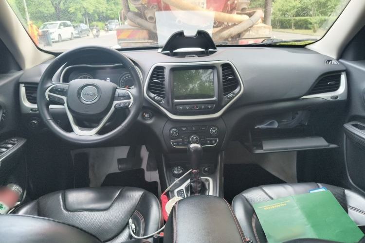 Used Jeep Cherokee 2014 2.4L High-Performance Version Center Console