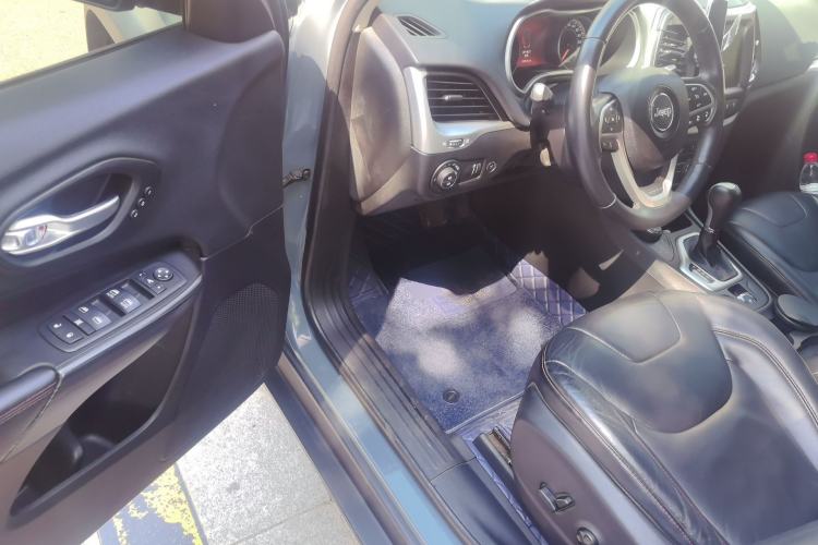 Used Jeep Cherokee 2014 3.2L High-Performance Version Driver Seat