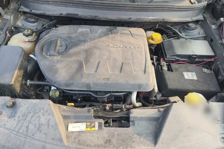 Used Jeep Cherokee 2014 3.2L High-Performance Version Engine Bay