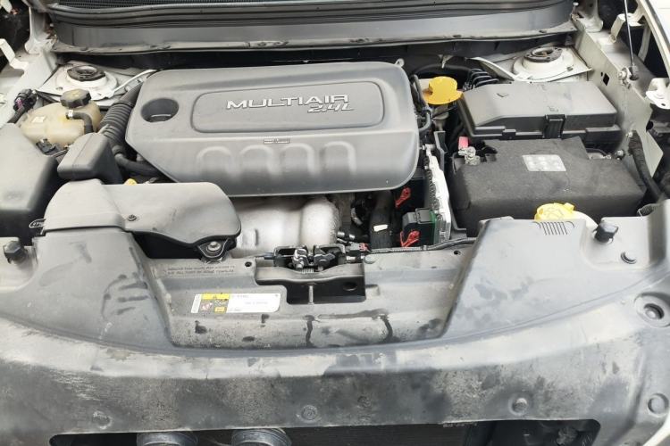 Used Jeep Cherokee 2014 2.4L High-Performance Version Engine Bay