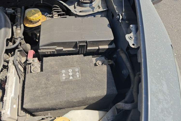 Used Jeep Cherokee 2014 2.4L High-Performance Version Engine Bay Left
