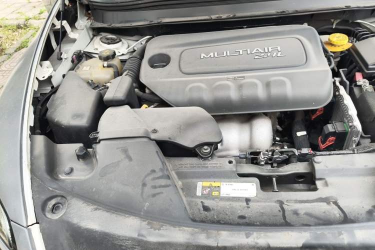Used Jeep Cherokee 2014 2.4L High-Performance Version Engine Bay Right