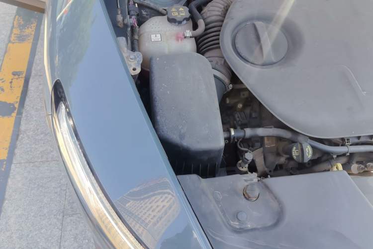 Used Jeep Cherokee 2014 3.2L High-Performance Version Engine Bay Right