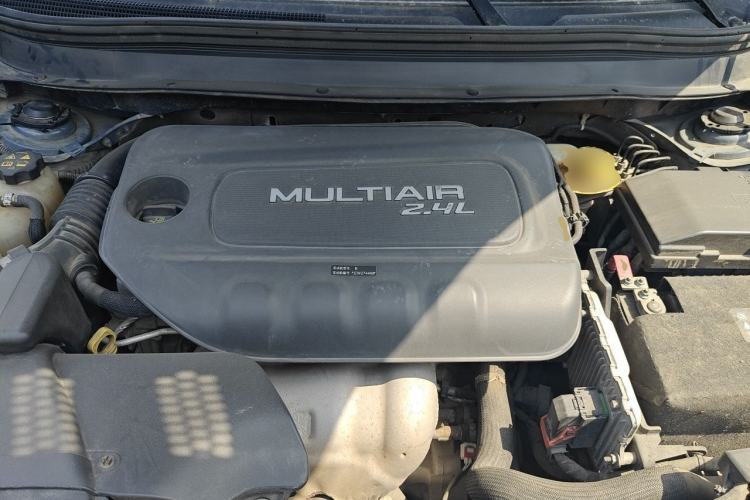 Used Jeep Cherokee 2014 2.4L High-Performance Version Engine Bay