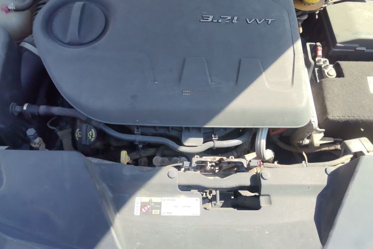 Used Jeep Cherokee 2014 3.2L High-Performance Version Engine Bay