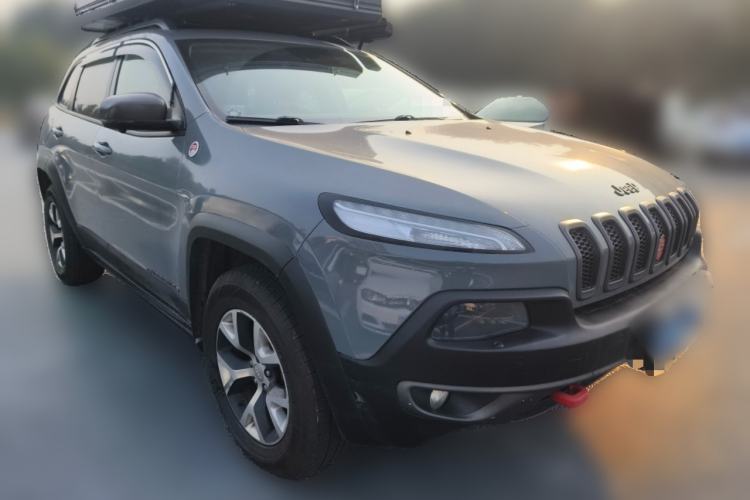 Used Jeep Cherokee 2014 3.2L High-Performance Version Exterior 2
