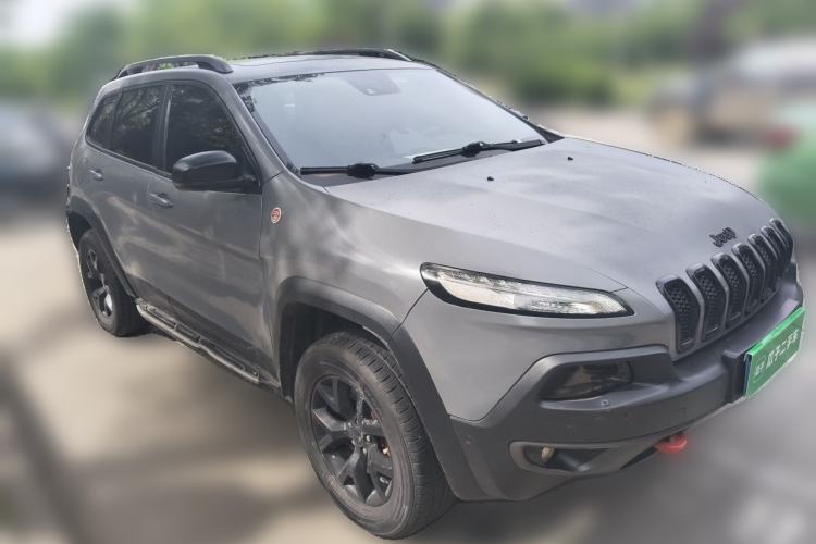 Used Jeep Cherokee 2014 2.4L High-Performance Version Front Right 45 Deg