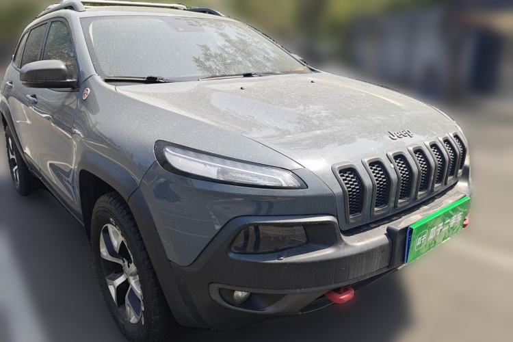Used Jeep Cherokee 2014 2.4L High-Performance Version Front Right 45 Deg