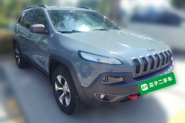 Used Jeep Cherokee 2014 3.2L High-Performance Version Front Right 45 Deg