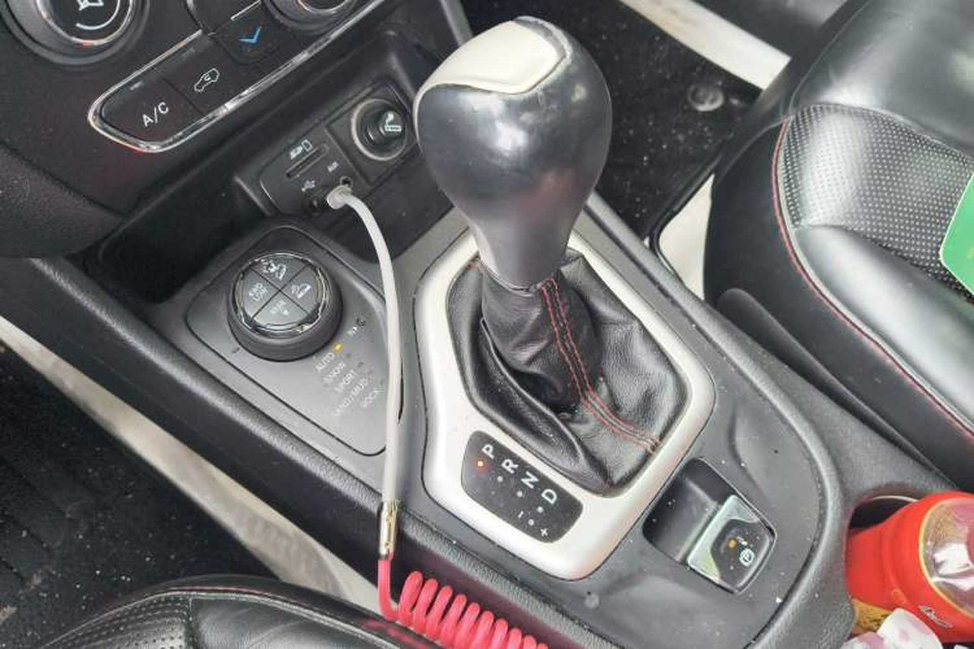 Used Jeep Cherokee 2014 2.4L High-Performance Version Gear Lever