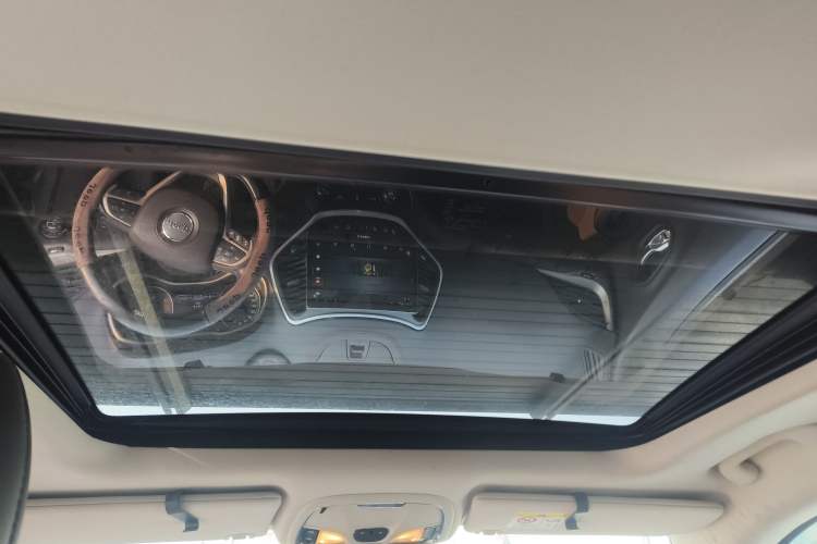 Used Jeep Cherokee 2014 3.2L High-Performance Version Headliner