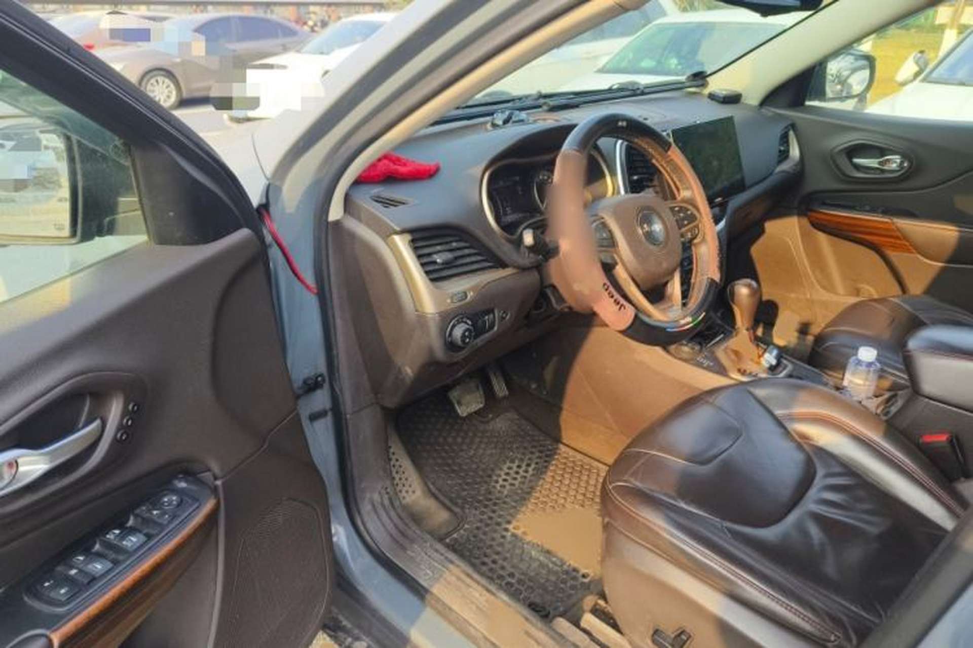 Used Jeep Cherokee 2014 3.2L High-Performance Version Interior 3