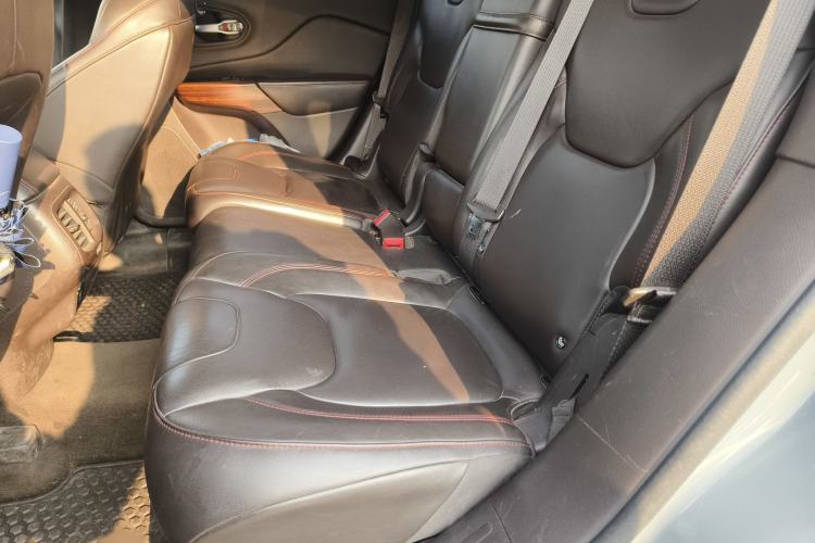 Used Jeep Cherokee 2014 3.2L High-Performance Version Interior 4