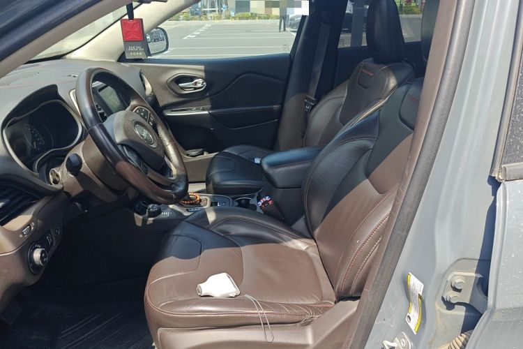 Used Jeep Cherokee 2014 2.4L High-Performance Version Left Front Seat