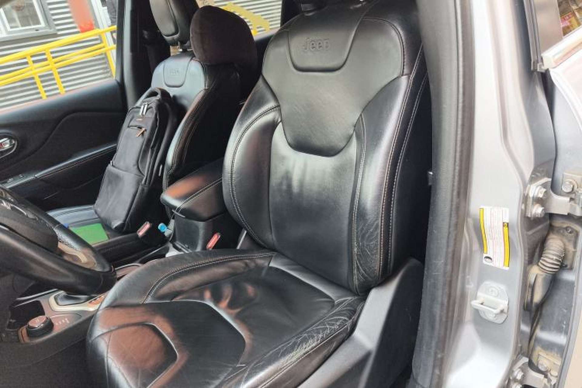 Used Jeep Cherokee 2014 2.4L Luxury Edition Left Front Seat