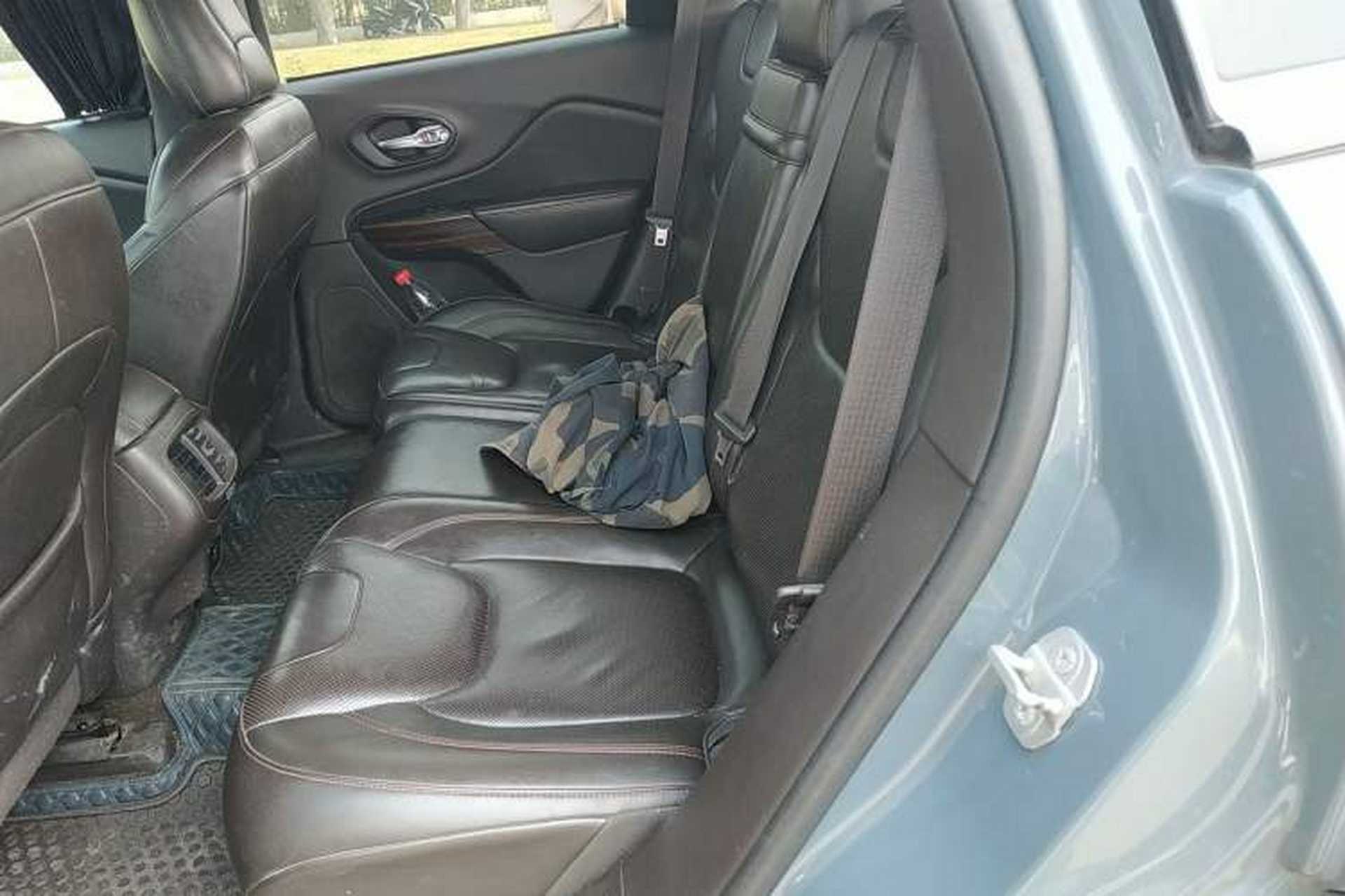 Used Jeep Cherokee 2014 3.2L High-Performance Version Left Rear Seat