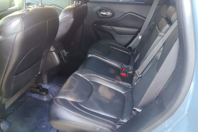 Used Jeep Cherokee 2014 3.2L High-Performance Version Left Rear Seat