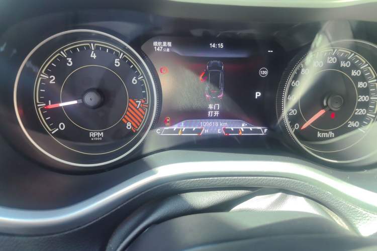Used Jeep Cherokee 2014 3.2L High-Performance Version Odometer Close Up