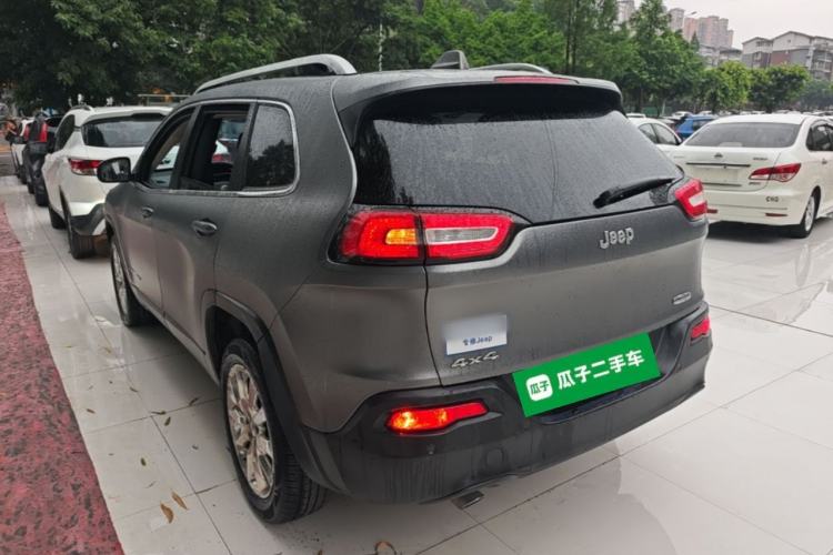 Used Jeep Cherokee 2014 2.4L Luxury Edition Rear Left 45 Deg