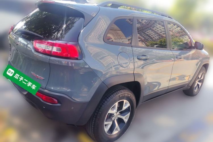 Used Jeep Cherokee 2014 3.2L High-Performance Version Rear Right 45 Deg
