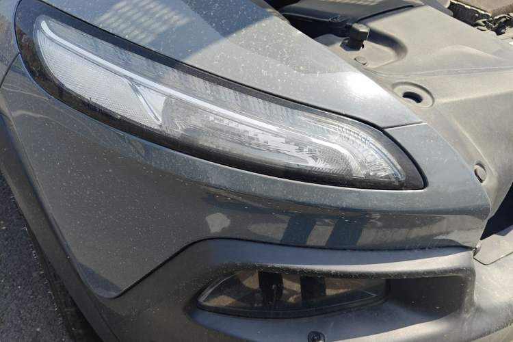 Used Jeep Cherokee 2014 2.4L High-Performance Version Right Front Headlight