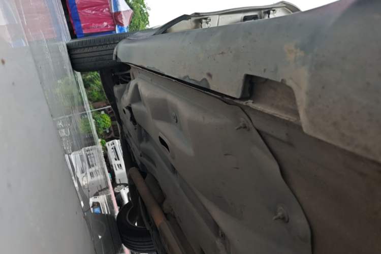 Used Jeep Cherokee 2014 2.4L Luxury Edition Right Side Sill
