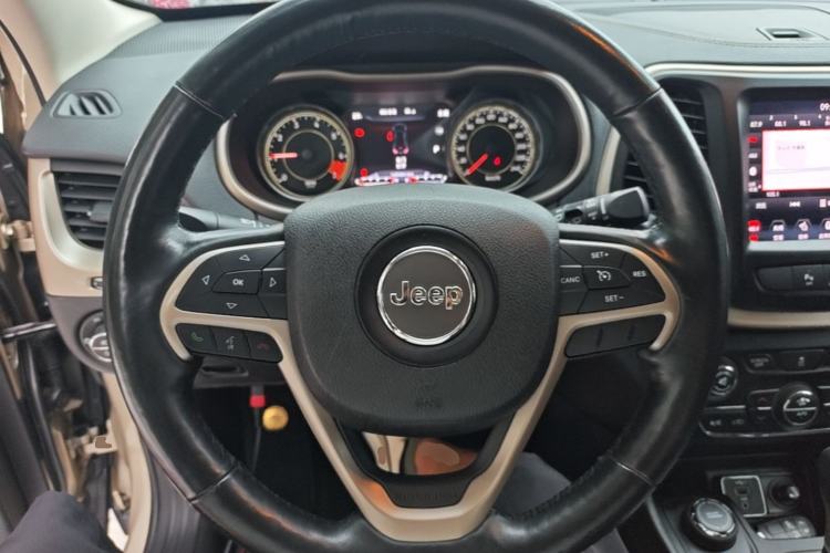 Used Jeep Cherokee 2014 2.4L Luxury Edition Steering Wheel